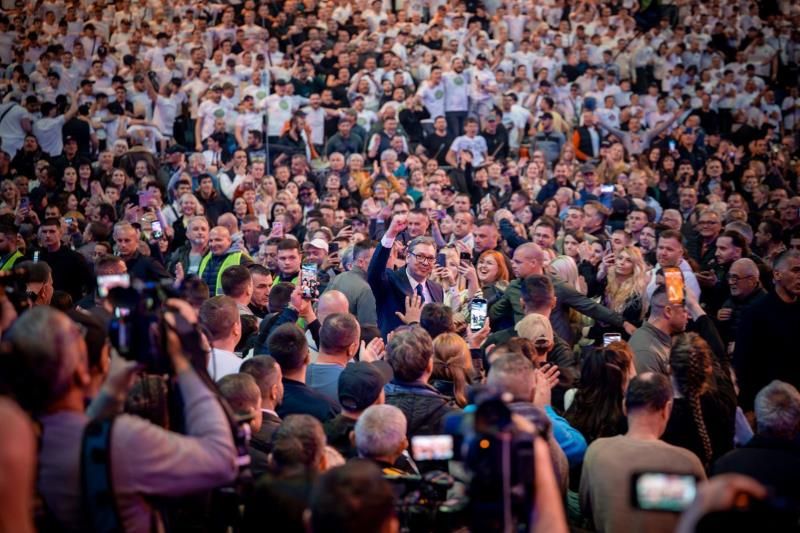 Image for the Tweet beginning: 🇷🇸 Massive rally in Serbia’s