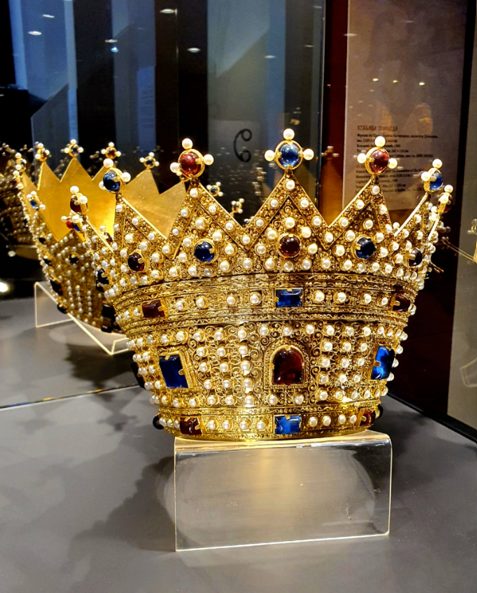 Image for the Tweet beginning: 👑 🇷🇸The crown of Serbian