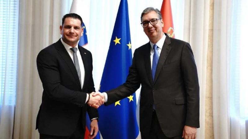 Image for the Tweet beginning: 🇷🇸🇸🇮 During a meeting between