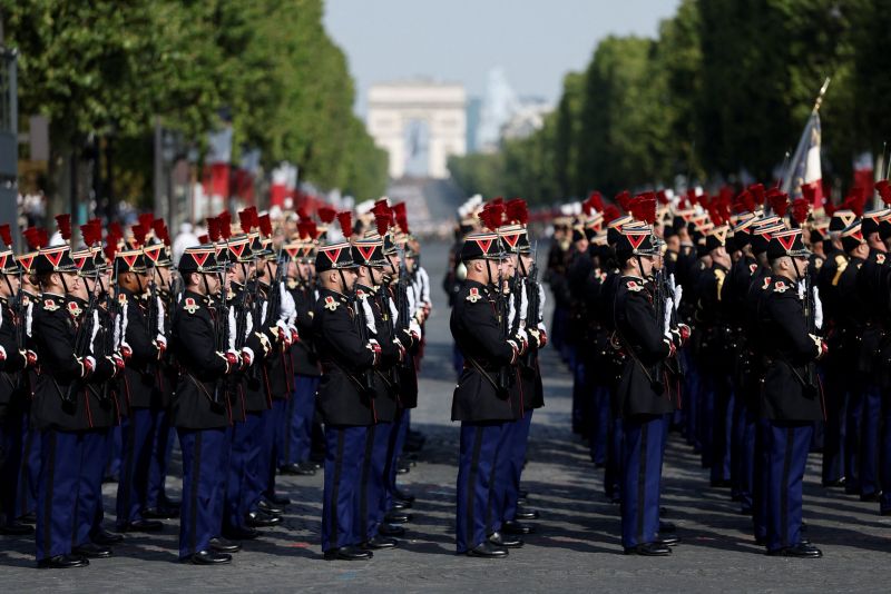 Image for the Tweet beginning: 🇷🇸🇫🇷Serbian president @avucic is in