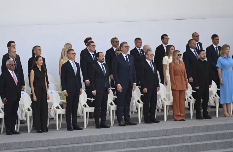 Image for the Tweet beginning: 🇷🇸🇫🇷Serbian president @avucic is in