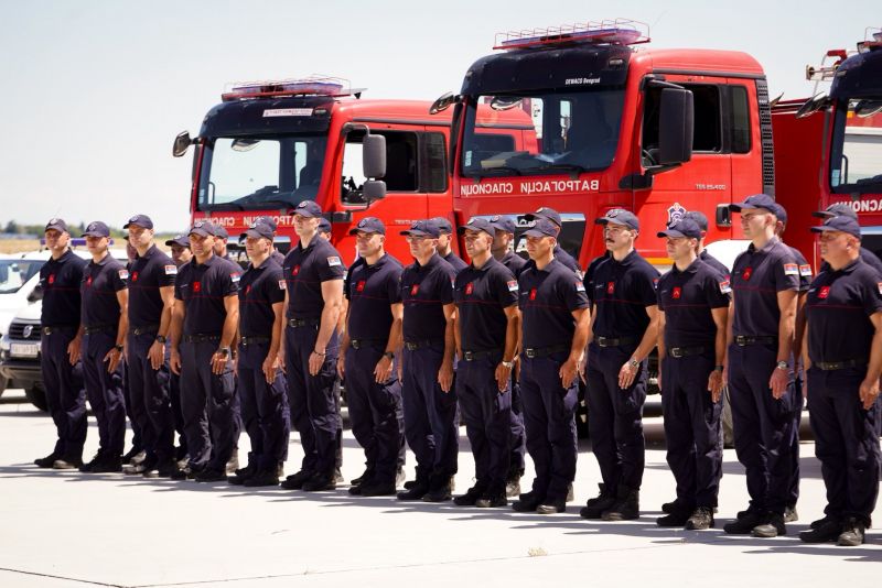 Image for the Tweet beginning: 🇪🇸 🇷🇸 Serbian firefighters sent