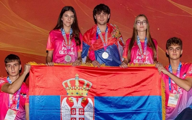 Image for the Tweet beginning: 🇷🇸🥈 Serbian high school students